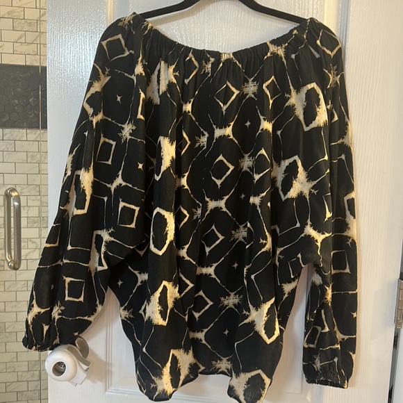 Nevis Island black batik cotton top without tag - Picture 3 of 3